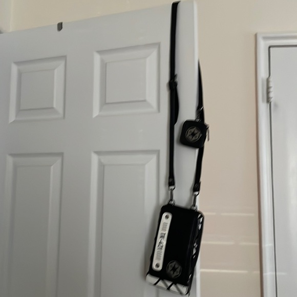 Heroes and Villans Crossbody - Picture 1 of 6